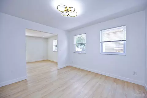 Living - 2529 Bremont Ave, Golf Manor, OH 45237 photo 5 of 8