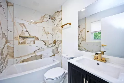 Bath - 2529 Bremont Ave, Golf Manor, OH 45237 photo 4 of 6