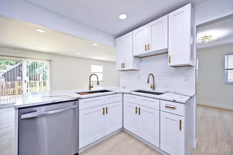 Kitchen - 2529 Bremont Ave, Golf Manor, OH 45237 photo 5 of 5