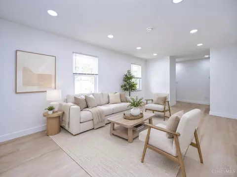 Living - 2529 Bremont Ave, Golf Manor, OH 45237 photo 1 of 8
