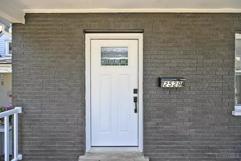 Exterior - 2529 Bremont Ave, Golf Manor, OH 45237 photo 4 of 9