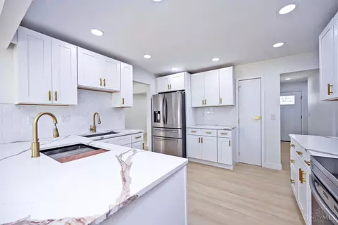 Kitchen - 2529 Bremont Ave, Golf Manor, OH 45237 photo 2 of 5