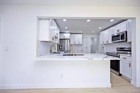 Kitchen - 2529 Bremont Ave, Golf Manor, OH 45237 photo 3 of 5