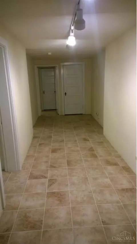 Entry Way - 234 Woolper Ave, Cincinnati, OH 45220 photo 1 of 2
