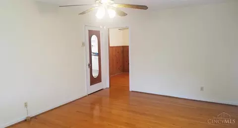 Living - 234 Woolper Ave, Cincinnati, OH 45220 photo 4 of 6