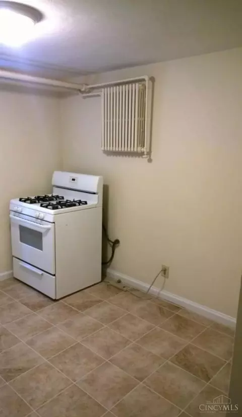 Kitchen - 234 Woolper Ave, Cincinnati, OH 45220 photo 9 of 9