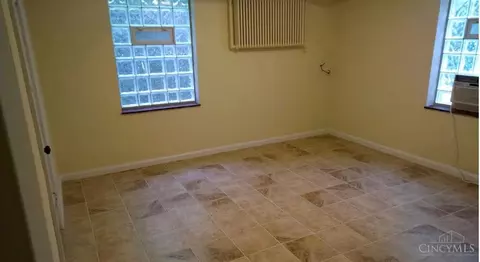 Bedroom - 234 Woolper Ave, Cincinnati, OH 45220 photo 6 of 7