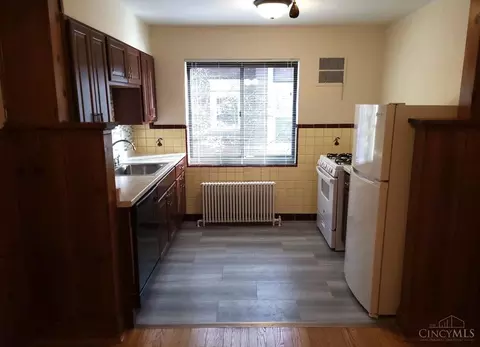 Kitchen - 234 Woolper Ave, Cincinnati, OH 45220 photo 4 of 9