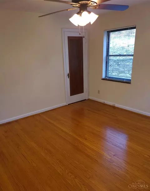 Bedroom - 234 Woolper Ave, Cincinnati, OH 45220 photo 4 of 7