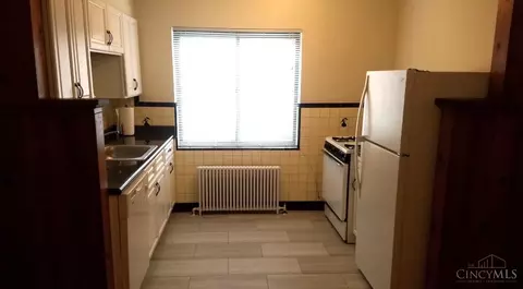 Kitchen - 234 Woolper Ave, Cincinnati, OH 45220 photo 6 of 9
