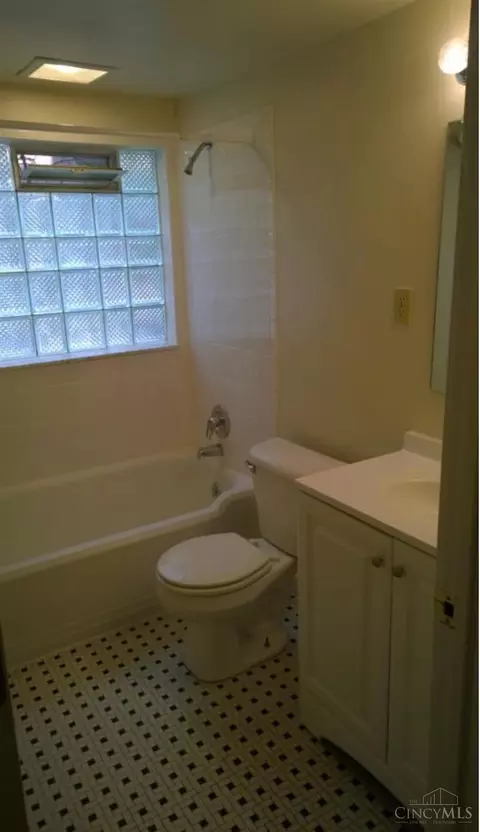 Bath - 234 Woolper Ave, Cincinnati, OH 45220 photo 5 of 5