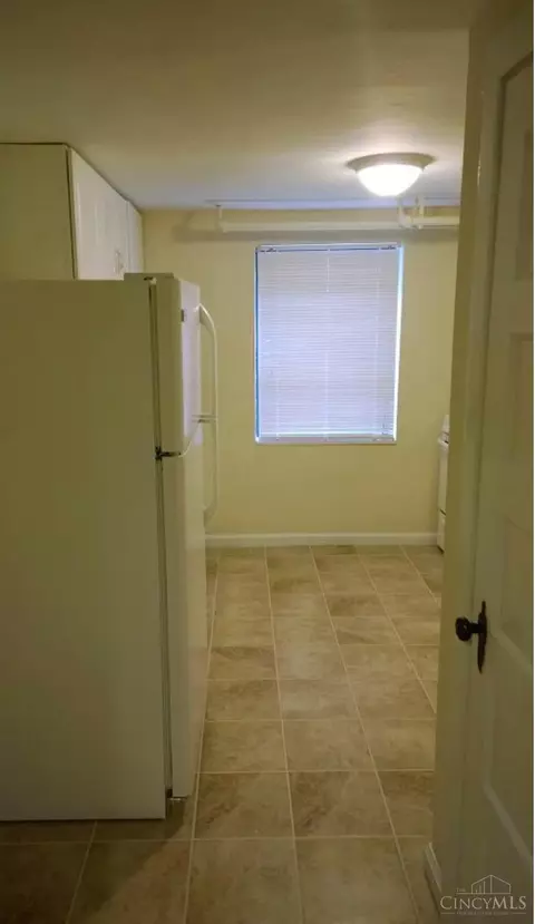 Kitchen - 234 Woolper Ave, Cincinnati, OH 45220 photo 8 of 9