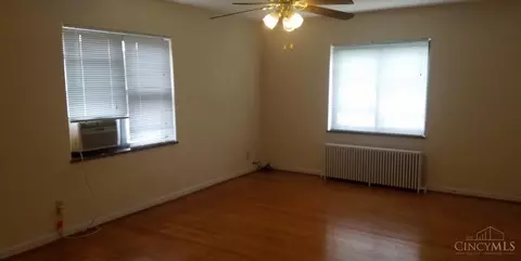 Living - 234 Woolper Ave, Cincinnati, OH 45220 photo 5 of 6