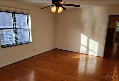 Living - 234 Woolper Ave, Cincinnati, OH 45220 photo 2 of 6