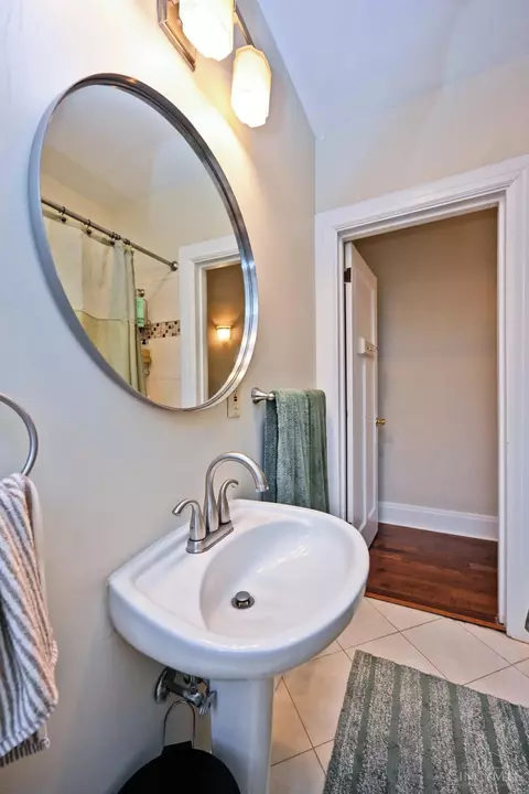 Bath - 4110 28th St, Cincinnati, OH 45209 photo 3 of 4