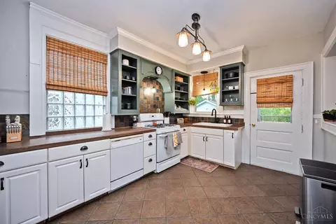 Kitchen - 4110 28th St, Cincinnati, OH 45209 photo 1 of 5