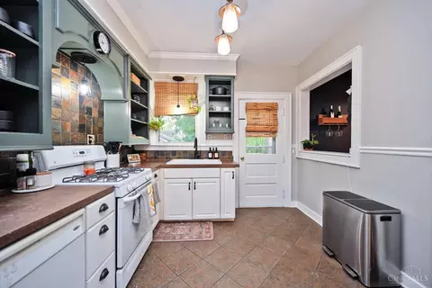 Kitchen - 4110 28th St, Cincinnati, OH 45209 photo 2 of 5
