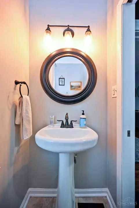 Bath - 4110 28th St, Cincinnati, OH 45209 photo 1 of 4