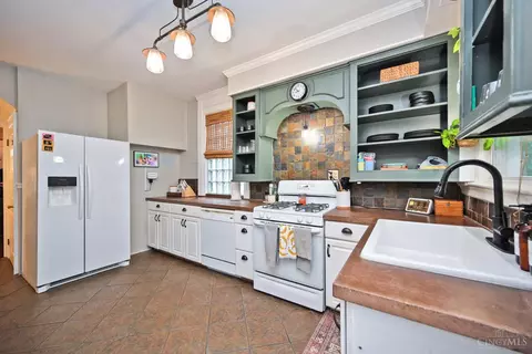 Kitchen - 4110 28th St, Cincinnati, OH 45209 photo 3 of 5
