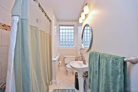 Bath - 4110 28th St, Cincinnati, OH 45209 photo 2 of 4