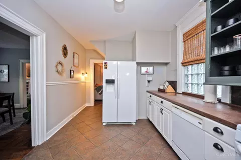 Kitchen - 4110 28th St, Cincinnati, OH 45209 photo 5 of 5