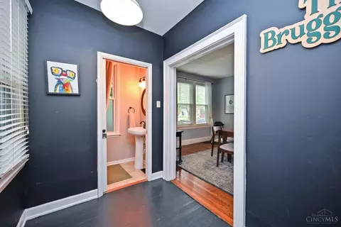 Entry Way - 4110 28th St, Cincinnati, OH 45209 photo 2 of 4