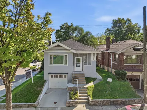 Exterior - 891 Ridgeway Ave, Cincinnati, OH 45229 photo 7 of 9