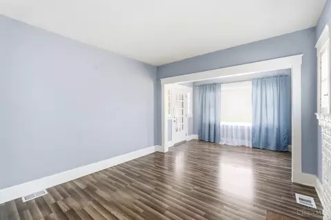 Living - 891 Ridgeway Ave, Cincinnati, OH 45229 photo 2 of 4