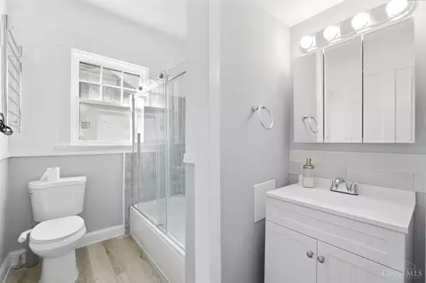 Bath - 891 Ridgeway Ave, Cincinnati, OH 45229 photo 1 of 2