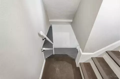 Entry Way - 1127 N Bend Dr, Cincinnati, OH 45224 photo 7 of 8