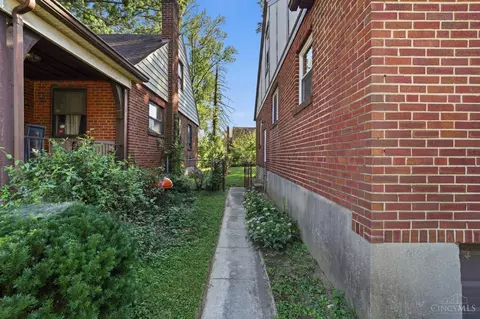 Exterior - 1127 N Bend Dr, Cincinnati, OH 45224 photo 7 of 12