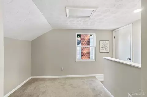 Entry Way - 1127 N Bend Dr, Cincinnati, OH 45224 photo 5 of 8