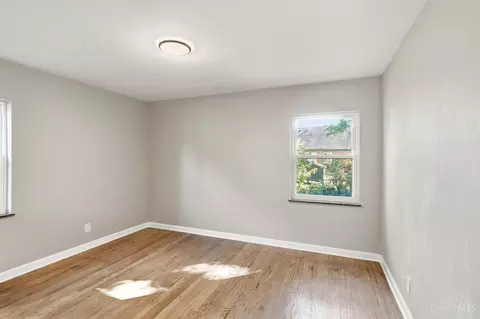 Bedroom - 1127 N Bend Dr, Cincinnati, OH 45224 photo 4 of 10