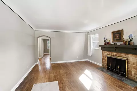 Living - 1127 N Bend Dr, Cincinnati, OH 45224 photo 1 of 3