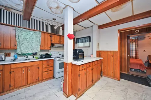 Kitchen - 1359 Section Rd, Cincinnati, OH 45237 photo 2 of 5