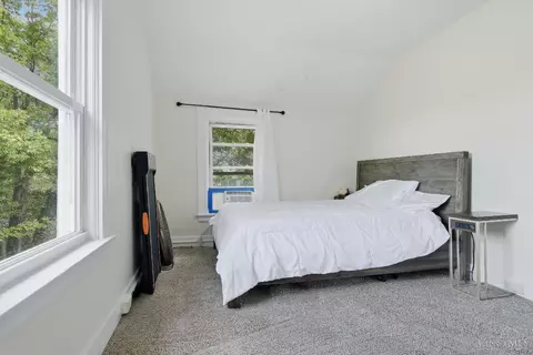 Bedroom - 1918 Fairmount Ave, Cincinnati, OH 45214 photo 1 of 5