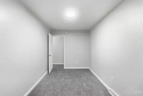 Bedroom - 1091 Elda Ln, Cincinnati, OH 45224 photo 6 of 10