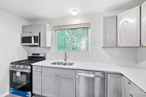 Kitchen - 1091 Elda Ln, Cincinnati, OH 45224 photo 3 of 3