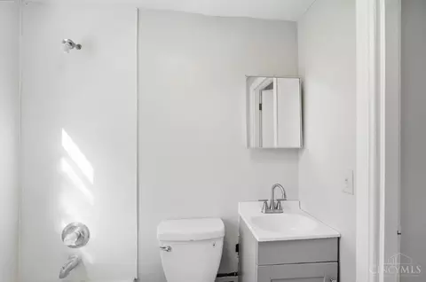 Bath - 1091 Elda Ln, Cincinnati, OH 45224 photo 7 of 7