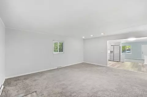 Living - 1091 Elda Ln, Cincinnati, OH 45224 photo 6 of 6