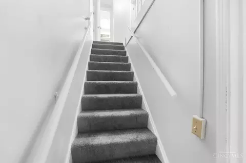 Entry Way - 1091 Elda Ln, Cincinnati, OH 45224 photo 1 of 1