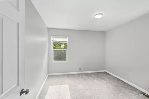 Bedroom - 9520 Crestbrook Dr, Cincinnati, OH 45231 photo 1 of 6