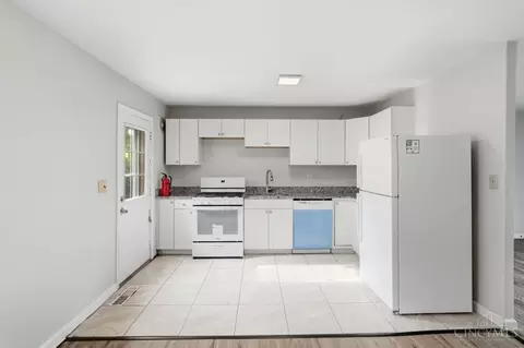 Kitchen - 9520 Crestbrook Dr, Cincinnati, OH 45231 photo 1 of 2