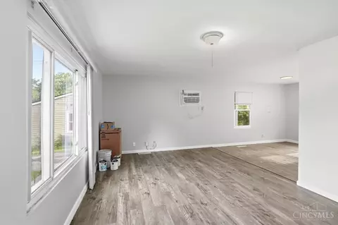 Living - 9520 Crestbrook Dr, Cincinnati, OH 45231 photo 1 of 5