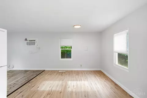Living - 9520 Crestbrook Dr, Cincinnati, OH 45231 photo 5 of 5