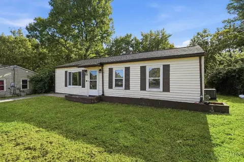 Exterior - 9520 Crestbrook Dr, Cincinnati, OH 45231 photo 3 of 6