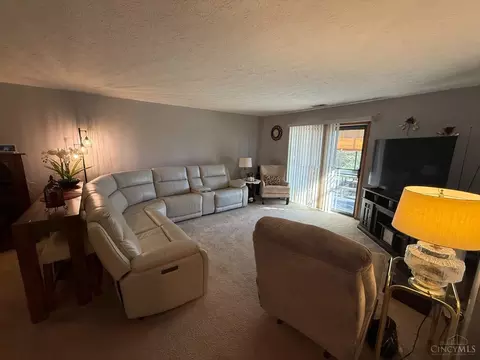 Living - 3963 School Section Rd, Cincinnati, OH 45211 photo 4 of 5