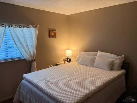 Bedroom - 3963 School Section Rd, Cincinnati, OH 45211 photo 2 of 2