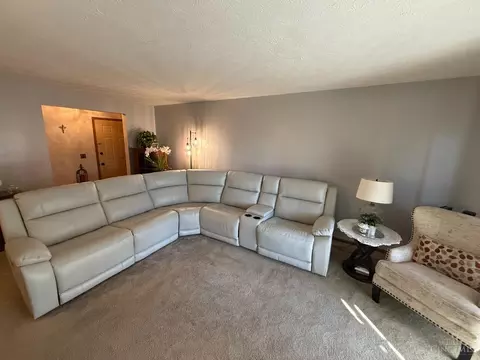 Living - 3963 School Section Rd, Cincinnati, OH 45211 photo 2 of 5