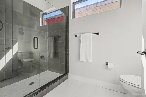 Bath - 148 Mulberry St, Cincinnati, OH 45202 photo 6 of 7